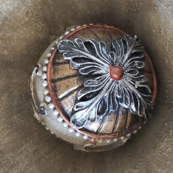 Pedestal Bowl with (4) Decorative Balls - Picture 4 of 8